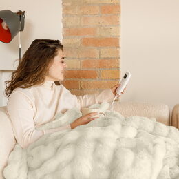 Vyhřívací deka Solac, CT8708 Krakovia, rozměry: 120x160 cm, 9 teplotních
nastavení, rycnahřátí, automatické vypnutí, odnímatelný konektor,