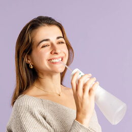 Ústní irigátor Solac, ID7841 Aqua Pulse, čištění tlakovou vodou, proud 120 PSI,
3 režimy intenzity, vodotěsný IPX7, dobíjecí lithiová beter