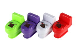 Záchod stříkací plast 6x10cm 4 barvy 12ks v boxu