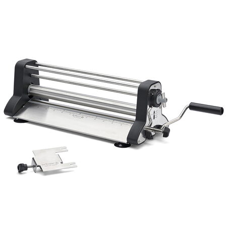 Strojek na těsto de Buyer, 3001.00, na těsto, pizzu, těstoviny, do šířky 34 cm,
nerezová ocel, pravítko v cm