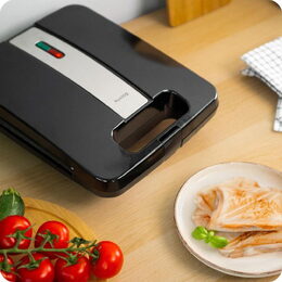 Sendvičovač Huslog pro 4 sendviče 1800W černý