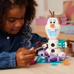 LEGO® 43287 Disney Ledové králoství Olaf a Bruni na zábavném pikniku