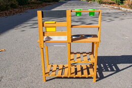 2Kids Toys Dřevěná zahradní kuchyňka s dřezem