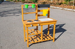 2Kids Toys Dřevěná zahradní kuchyňka s dřezem