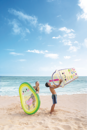 Nafukovací lehátko ve tvaru bubble tea Boba Buddy