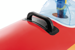 Nafukovací stíhačka s vodní pistolkou