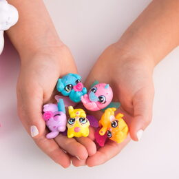 Hatchimals figurky s doplňky z duhového obláčku