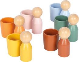 small foot Montessori třídící kalíšky s figurkami