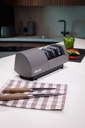 SG 530 ELEKTRICKÝ BROUSEK NOŽŮ GRAEF