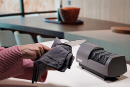 SG 530 ELEKTRICKÝ BROUSEK NOŽŮ GRAEF