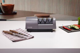 SG 530 ELEKTRICKÝ BROUSEK NOŽŮ GRAEF