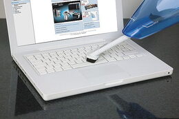 Clatronic AKS 828 ruční vysavač