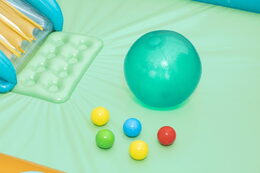 Hrací centrum nafukovací Retro 193 x 152 × 74 cm