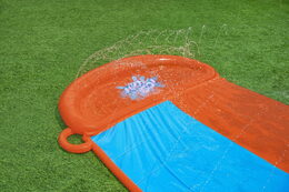 Vodní skluzavka pro dvě děti