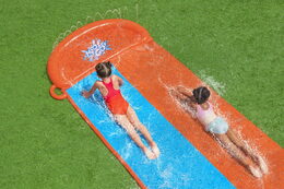 Vodní skluzavka pro dvě děti