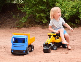 Lena Bagr 65 cm s plastovými koly