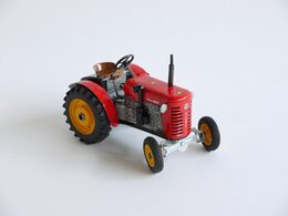 Traktor Zetor 25A červený na klíček kov 15cm 1:25 v krabičce Kovap