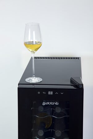 Guzzanti GZ 1226 vinotéka