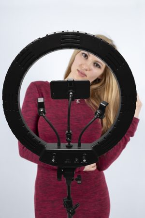 RIO PROFESSIONAL MAKEUP & VLOGGING 18-INCH DIMMABLE LED RING LIGHT