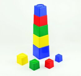 Směr Kubus pyramida skládanka hranatá plast asst 4 barvy 9ks v sáčku 9x9x9cm 12m+