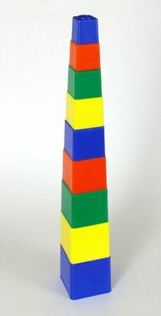Směr Kubus pyramida skládanka hranatá plast asst 4 barvy 9ks v sáčku 9x9x9cm 12m+
