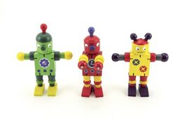 Teddies Robot dřevo 12cm 6 druhů 12ks v boxu od 18 měsíců