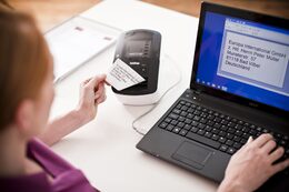 Tiskárna Brother samolepících papírových štítků QL-700, 62mm, DK páska, USB 2.0 - 3 roky záruka po registraci