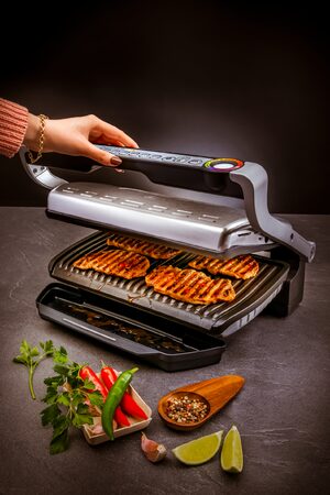 Elektrický gril Tefal Optigrill+ XL GC722D34