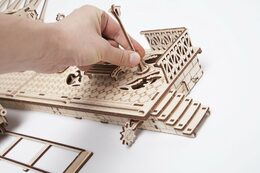 Ugears 3D dřevěné mechanické puzzle Železniční nástupiště