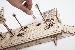 Ugears 3D dřevěné mechanické puzzle Železniční nástupiště