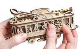 Ugears 3D dřevěné mechanické puzzle Mechanical Town tramvajová linka