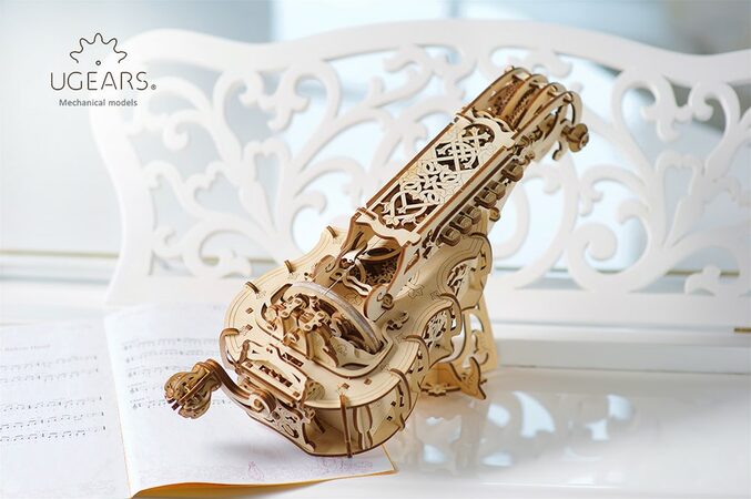 Ugears 3D dřevěné mechanické puzzle Niněra (Hurdy-Gurdy)