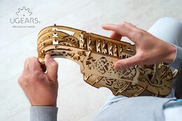 Ugears 3D dřevěné mechanické puzzle Niněra (Hurdy-Gurdy)