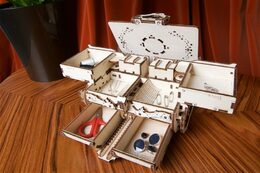 Ugears 3D dřevěné mechanické puzzle Starožitná šperkovnice