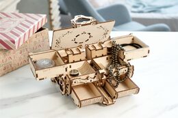Ugears 3D dřevěné mechanické puzzle Starožitná šperkovnice