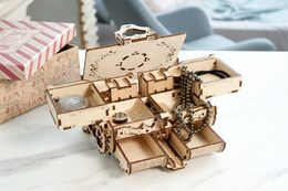 Ugears 3D dřevěné mechanické puzzle Starožitná šperkovnice