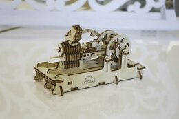 Ugears 3D dřevěné mechanické puzzle Motor