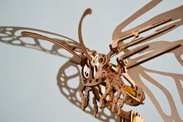 Ugears 3D dřevěné mechanické puzzle Motýl