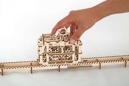 Ugears 3D dřevěné mechanické puzzle Kabinová lanovka s tratí