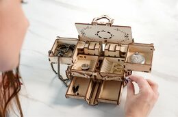 Ugears 3D dřevěné mechanické puzzle Starožitná šperkovnice