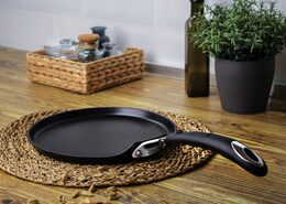 BERLINGERHAUS Pánev na palačinky s titanovým povrchem 28 cm Black Professional Line BH-7135