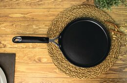 BERLINGERHAUS Pánev na palačinky s titanovým povrchem 28 cm Black Professional Line BH-7135