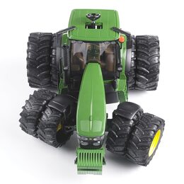 Bruder Traktor JOHN DEERE 7930 s přídavnými koly