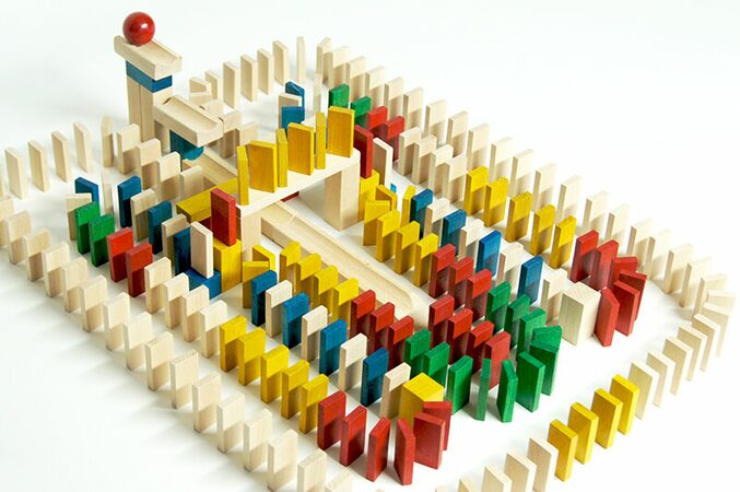 EkoToys Dřevěné domino barevné 830 ks poškozený obal
