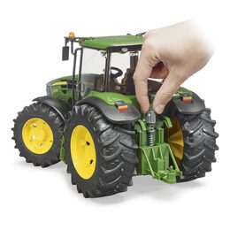 Bruder Lesní traktor JOHN DEERE 7930