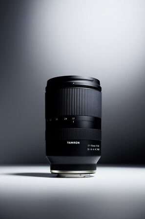 Objektiv Tamron 17-70 mm F/2.8 Di III-A VC RXD pro Sony E