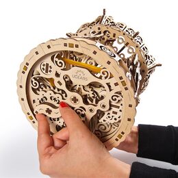 Ugears 3D dřevěné mechanické puzzle Kolotoč