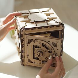 Ugears 3D dřevěné mechanické puzzle Trezor