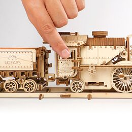 Ugears 3D dřevěné mechanické puzzle V-Express parní lokomotiva 4-6-2 s tendrem