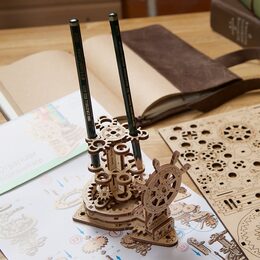 Ugears 3D dřevěné mechanické puzzle Organizér na psací potřeby